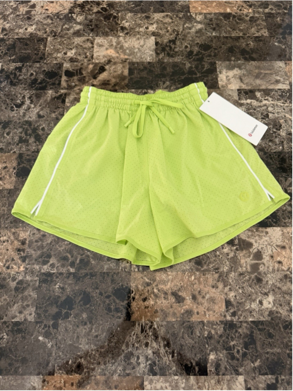LULULEMON COURT RIVAL LINED SHORT 3” SOUR/WHT COLOR SIZE 0